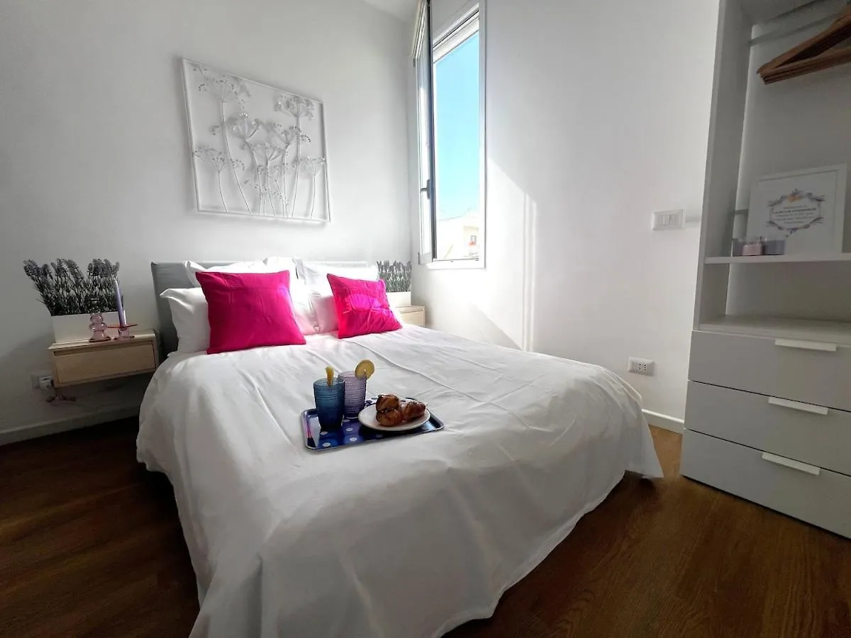 Lilacs And Lemonade Bari Apartmán